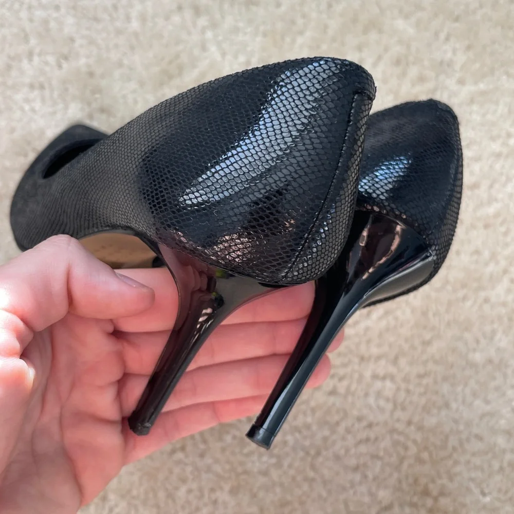 White House Black Market Black Dorsay Style Heels mismatched sizes L7.5 R7